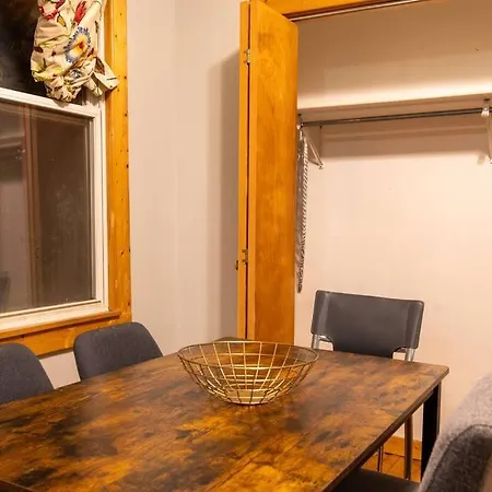 Apartment Cityscape Retreat 3br Haven With Free Parking
