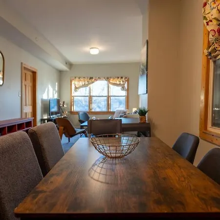 Apartment Cityscape Retreat 3br Haven With Free Parking *