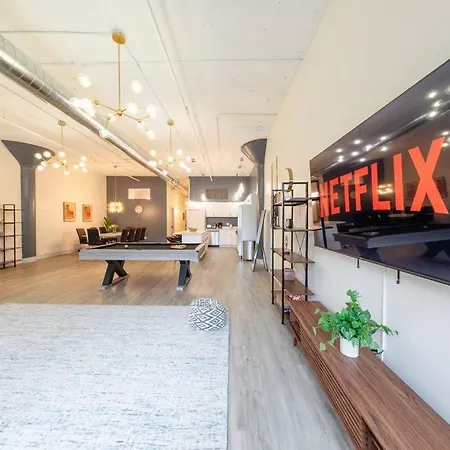 Luxurious 5br Perfect For Group Of 12 Guests With Pool Table, Optional Parking And Gym Access Near Mccormick Place And Soldier Field Apartment *
