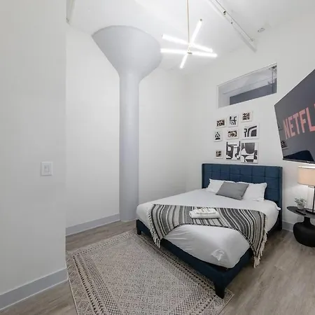Apartment Luxurious 5br Perfect For Group Of 12 Guests With Pool Table, Optional Parking And Gym Access Near Mccormick Place And Soldier Field