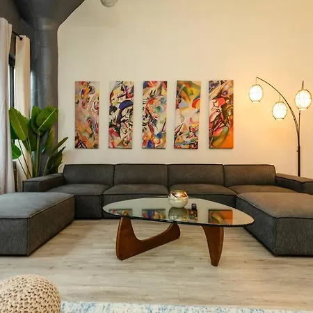 Luxurious 5br Perfect For Group Of 12 Guests With Pool Table, Optional Parking And Gym Access Near Mccormick Place And Soldier Field Apartment