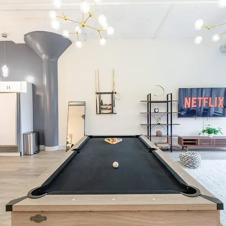 Apartment Luxurious 5br Perfect For Group Of 12 Guests With Pool Table, Optional Parking And Gym Access Near Mccormick Place And Soldier Field *