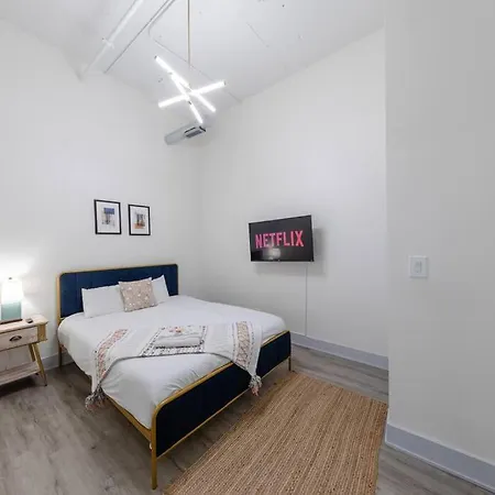 Group-friendly 5br Sleeps 12 With Billiards, Optional Parking And Gym Access Near Mccormick Place And Soldier Field Apartment