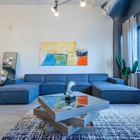Group-friendly 5br Sleeps 12 With Billiards, Optional Parking And Gym Access Near Mccormick Place And Soldier Field Apartment