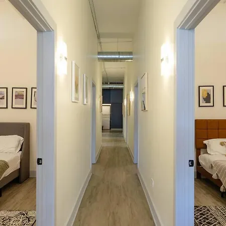 Group-friendly 5br Sleeps 12 With Billiards, Optional Parking And Gym Access Near Mccormick Place And Soldier Field * Chicago