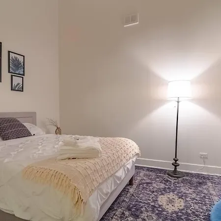 Luxury Cozy 2br With Optional Parking And Gym Access Near Mccormick Place, Lakefront And Soldier Field Apartment *