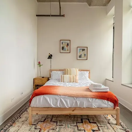 Skyline 2br In South Loop With Optional Parking & Gym Access Near Mccormick Place, Soldier Field And Lakefront * Chicago