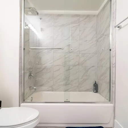 Skyline 2br In South Loop With Optional Parking & Gym Access Near Mccormick Place, Soldier Field And Lakefront Apartment Chicago