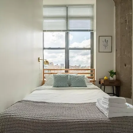 Apartment Skyline 2br In South Loop With Optional Parking & Gym Access Near Mccormick Place, Soldier Field And Lakefront