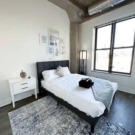 Modern 2br With Skyline View, Optional Parking & Gym Access Near Mccormick, Museum Campus, Grant Park & Soldier Field * Chicago