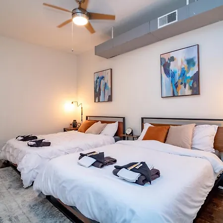 Bright South Loop 3br Escape With Pingpong Table And Optional Parking Minutes To Art Institute, Grant Park & Mccormick Place Events Chicago