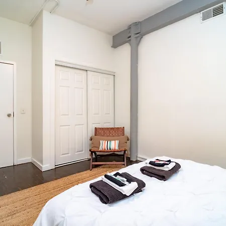 Bright South Loop 3br Escape With Pingpong Table And Optional Parking Minutes To Art Institute, Grant Park & Mccormick Place Events