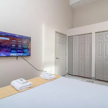 Mccormick Place Magnificent 2br With Optional Parking, Patio, Gym Access Near Grant Park, Museums, Soldier Field & Shore Apartment Chicago