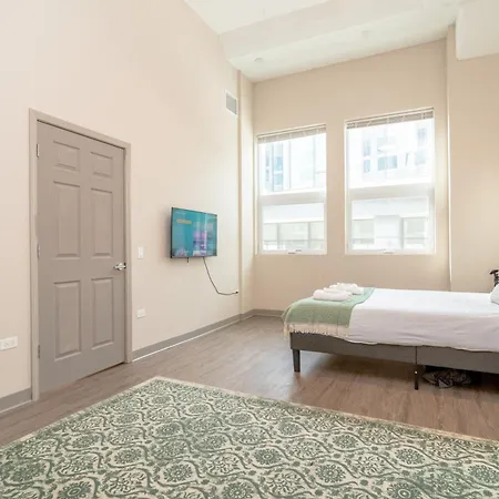 Mccormick Place Magnificent 2br With Optional Parking, Patio, Gym Access Near Grant Park, Museums, Soldier Field & Shore
