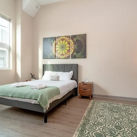 Mccormick Place Magnificent 2br With Optional Parking, Patio, Gym Access Near Grant Park, Museums, Soldier Field & Shore