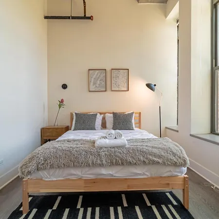 Apartment Bright 2br Luxury Corner With Optional Parking Sleeps 6 Guests Near Mccormick Place And Soldier Field