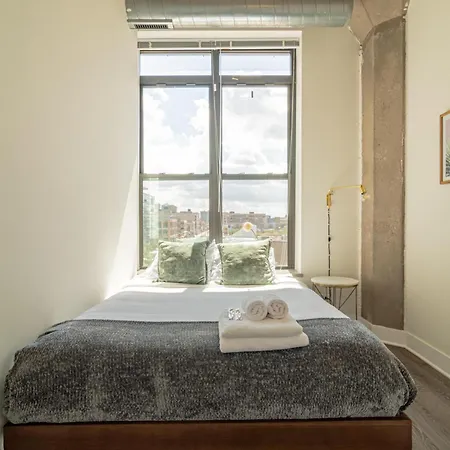 Apartment Bright 2br Luxury Corner With Optional Parking Sleeps 6 Guests Near Mccormick Place And Soldier Field