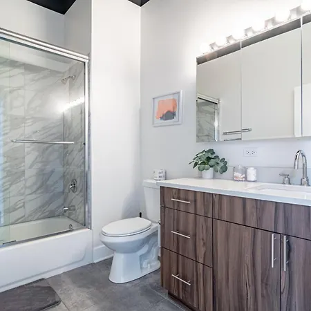 Apartment Bright 2br Luxury Corner With Optional Parking Sleeps 6 Guests Near Mccormick Place And Soldier Field *