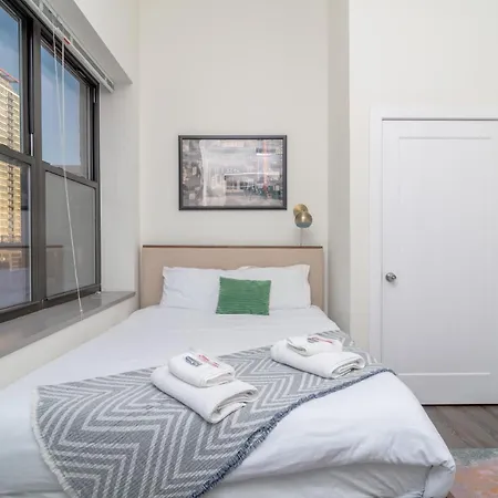 Mccormick Place 3br Luxury Penthouse Duplex With Personal Rooftop And Optional Parking For 8 Guests In South Loop