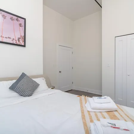 Apartment Mccormick Place 3br Luxury Penthouse Duplex With Personal Rooftop And Optional Parking For 8 Guests In South Loop *