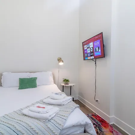 Mccormick Place 3br Luxury Penthouse Duplex With Personal Rooftop And Optional Parking For 8 Guests In South Loop Apartment *