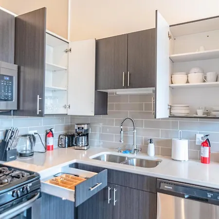 Apartment Modern 2br Loft With Amazing Skyline View And Optional Parking For 8 Guests Near Mccormick Place And Soldier Field Chicago