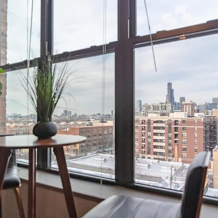 Apartment Modern 2br Loft With Amazing Skyline View And Optional Parking For 8 Guests Near Mccormick Place And Soldier Field Chicago