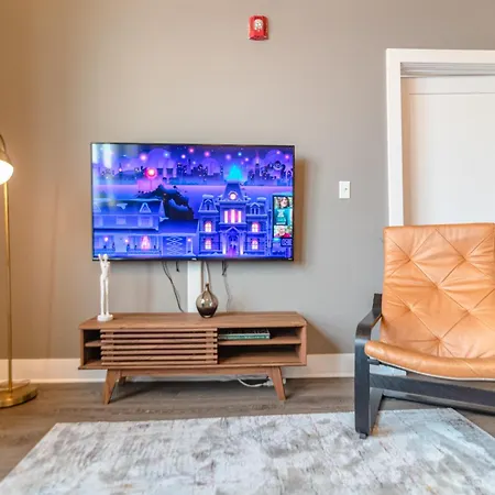 Modern 2br Loft With Amazing Skyline View And Optional Parking For 8 Guests Near Mccormick Place And Soldier Field Apartment