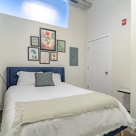 Modern 2br Loft With Amazing Skyline View And Optional Parking For 8 Guests Near Mccormick Place And Soldier Field Apartment Chicago