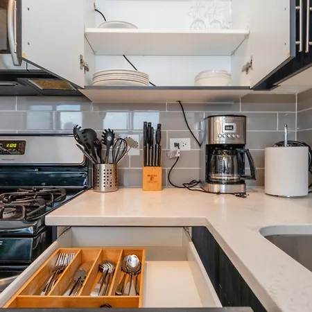Family Friendly 2br South Loop With Optional Parking And Gym Access Sleeps Up To 8 Near Mccormick Place And Soldier Field *