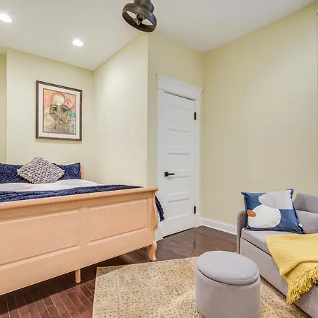 Spacious With Deck About 3 Mi To Downtown Chicago! Apartment *