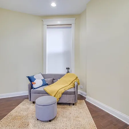 Apartment Spacious With Deck About 3 Mi To Downtown Chicago! Chicago