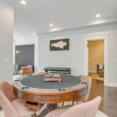 Apartment Spacious With Deck About 3 Mi To Downtown Chicago!