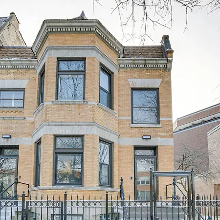 Spacious With Deck About 3 Mi To Downtown Chicago! *