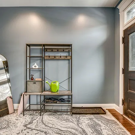 Spacious With Deck About 3 Mi To Downtown Chicago! Apartment