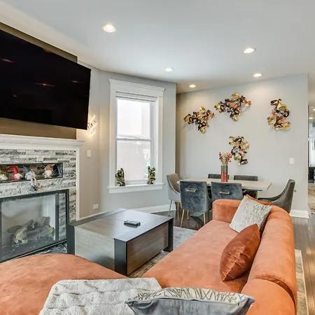 Spacious With Deck About 3 Mi To Downtown Chicago! Apartment *