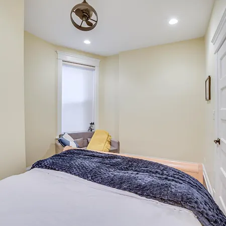 Apartment Spacious With Deck About 3 Mi To Downtown Chicago! Chicago