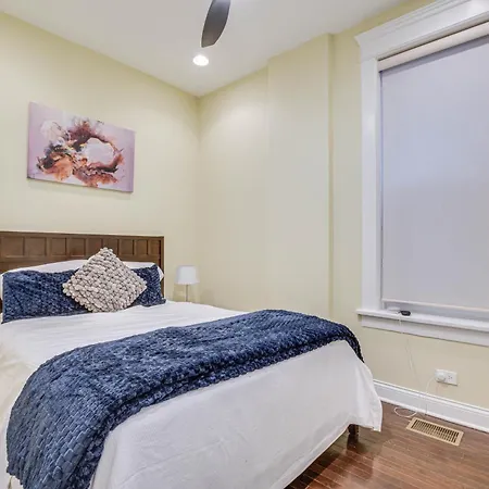 Apartment Spacious With Deck About 3 Mi To Downtown Chicago!