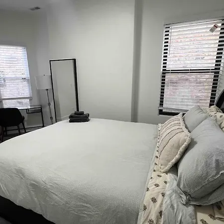 Lovely 3-bedroom In Bronzeville * Chicago