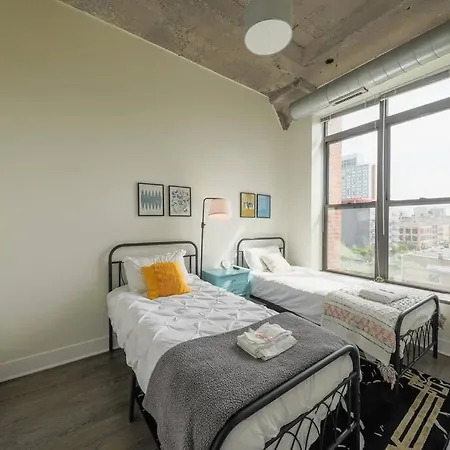 Walkable 2br In South Loop With Optional Parking And Gym Access Near Mccormick Place, Museum Campus & Lakefront *