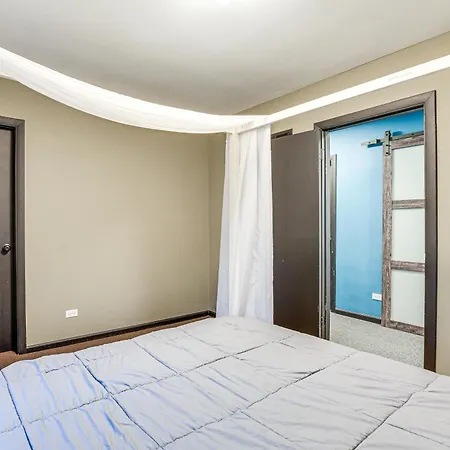 Apartment 8 Mi To Dtwn Wfh-friendly In Chicago!