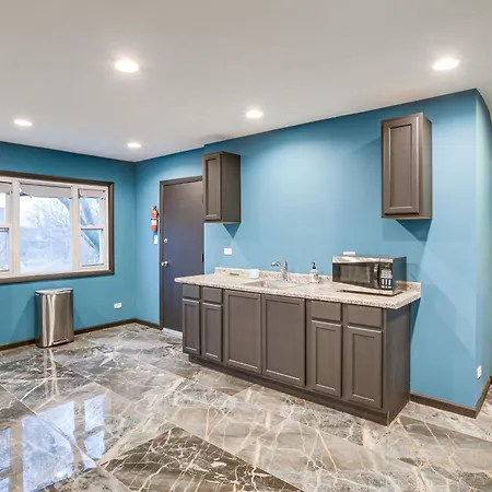 Apartment 8 Mi To Dtwn Wfh-friendly In Chicago! Chicago