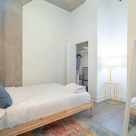 Stylish 2br With Optional Parking & Gym Access Near Lakefront, Shedd Aquarium And Mccormick Center *