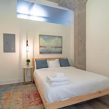 Stylish 2br With Optional Parking & Gym Access Near Lakefront, Shedd Aquarium And Mccormick Center Apartment