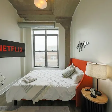 Cozy 2br With Optional Parking And Gym Access Near Field Museum, Lakefront & Mccormick Place *