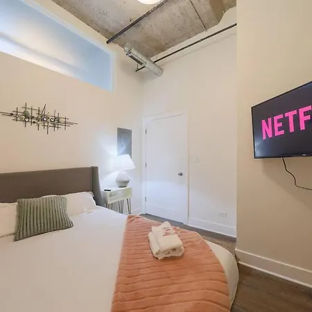 Cozy 2br With Optional Parking And Gym Access Near Field Museum, Lakefront & Mccormick Place