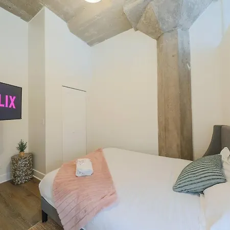 Cozy 2br With Optional Parking And Gym Access Near Field Museum, Lakefront & Mccormick Place Apartment