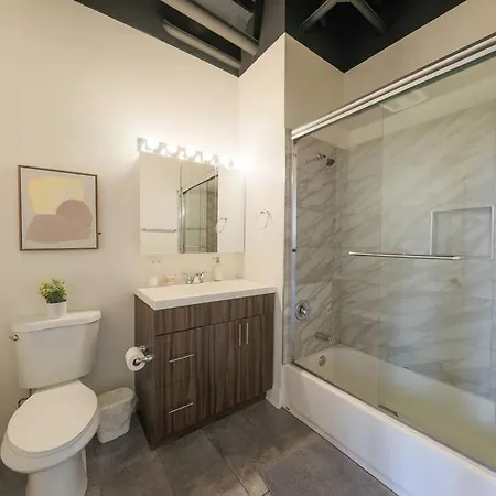Cozy 2br With Optional Parking And Gym Access Near Field Museum, Lakefront & Mccormick Place *