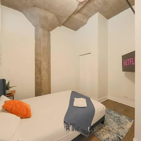 Apartment Spacious 2br South Loop With Skyline View, Optional Parking And Gym Access Close To Mccormick Place, Grant Park, Museum Campus & Cta Lines *