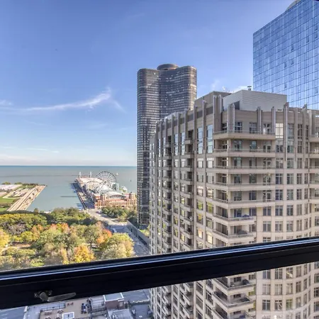 Streeterville W Gym Pool Nr Navy Pier Chi-450 * Chicago